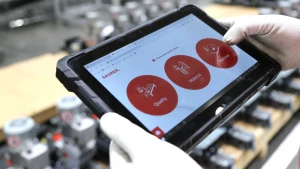 Experten erläutern mit Erfahrungen aus umgesetzten Projekten die zentralen Rahmenbedinungen einer erfolgreichen Digitalen Transformation hin zur Smart Factory.