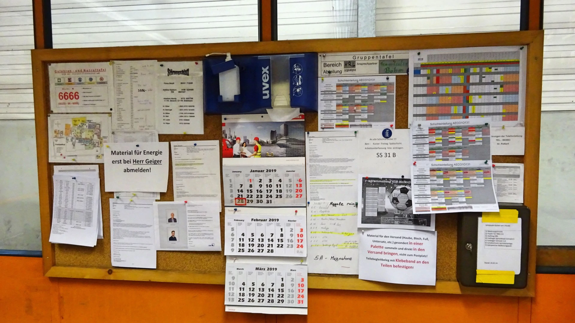 Initial situation: Paper-based employee information.